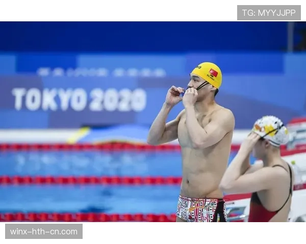 徐嘉余训练完直接啃鸡腿？这自律和放纵切换也太丝滑了