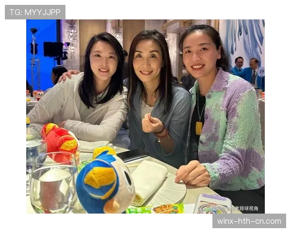 看了魏秋月抱娃的那张私照我无语——手腕那块表，比我整年的工资还亮