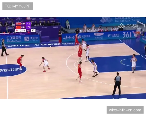 篮球比赛中“球卡篮筐”判罚标准解读