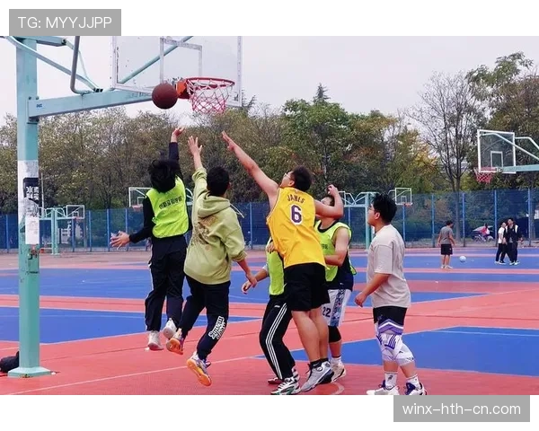篮球规则中的空中对抗判罚标准是什么？如何界定是否犯规？