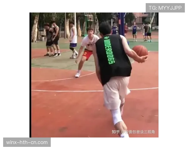 翻腕违例是什么意思？篮球规则解析
