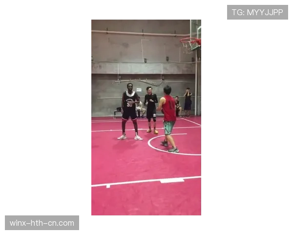 详解抢篮板犯规判定的标准与规则依据
